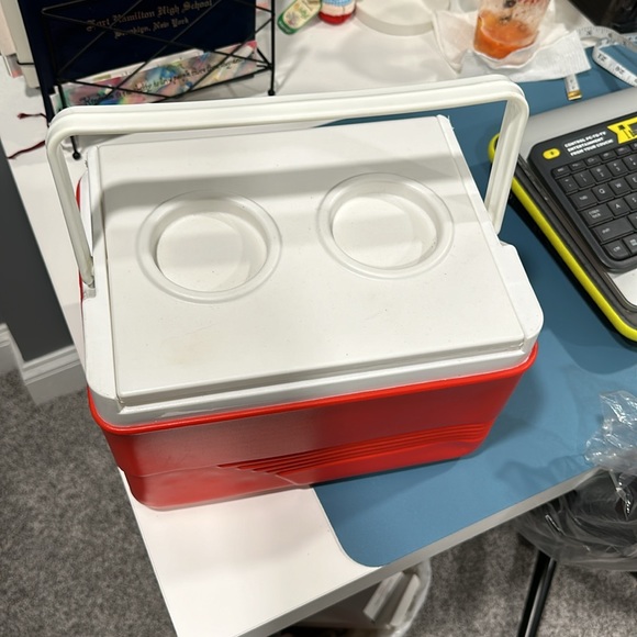 Red & White small Ice Cooler with carrying handle - Picture 5 of 5